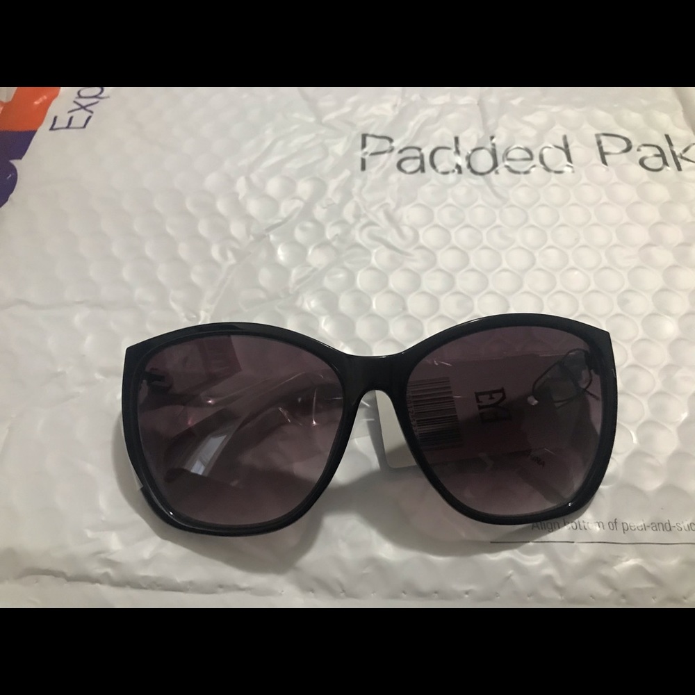 Black EYEWEAR w/ White Temples